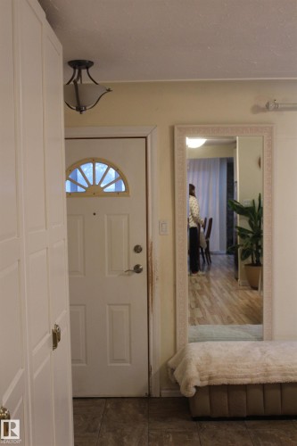 View of foyer - 12432 134 Street, Edmonton, AB - Indoor