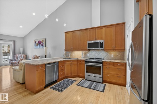 36 3003 34 Avenue, Edmonton, AB - Indoor Photo Showing Kitchen
