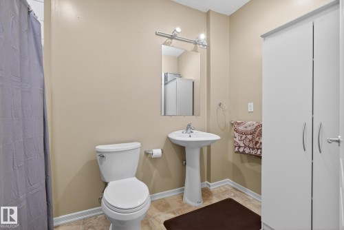 36 3003 34 Avenue, Edmonton, AB - Indoor Photo Showing Bathroom