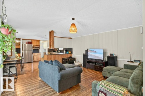 1226 West View Rise, Edmonton, AB - Indoor Photo Showing Living Room