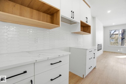 10723 70 Avenue, Edmonton, AB - Indoor