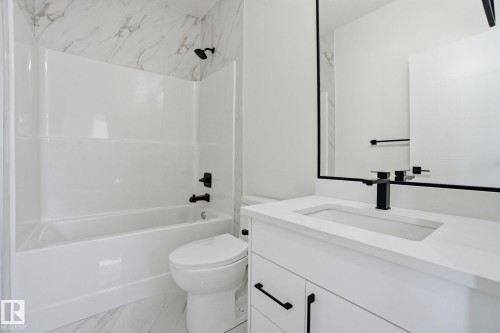 10723 70 Avenue, Edmonton, AB - Indoor Photo Showing Bathroom