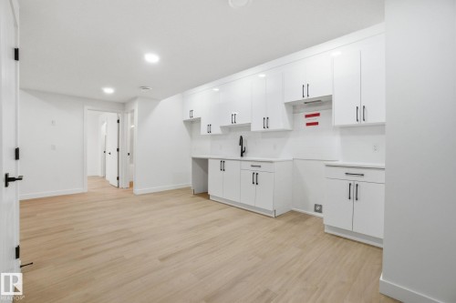 10723 70 Avenue, Edmonton, AB - Indoor Photo Showing Kitchen