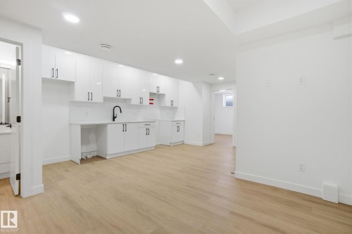 10723 70 Avenue, Edmonton, AB - Indoor