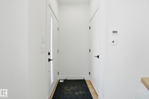 10723 70 Avenue, Edmonton, AB - Indoor Photo Showing Other Room