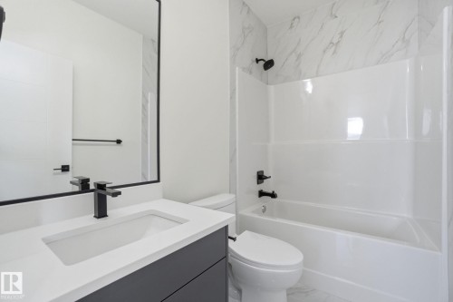 10725 70 Avenue, Edmonton, AB - Indoor Photo Showing Bathroom