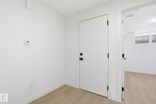 10725 70 Avenue, Edmonton, AB - Indoor Photo Showing Other Room