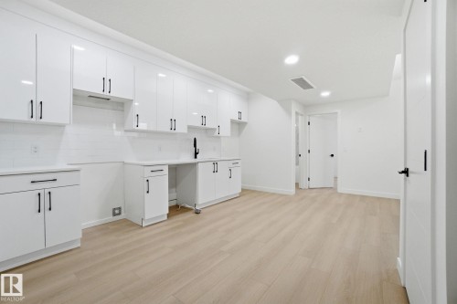 10725 70 Avenue, Edmonton, AB - Indoor Photo Showing Kitchen