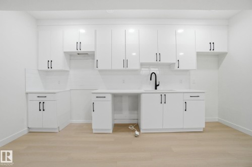 10725 70 Avenue, Edmonton, AB - Indoor Photo Showing Kitchen