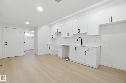 10725 70 Avenue, Edmonton, AB - Indoor Photo Showing Kitchen