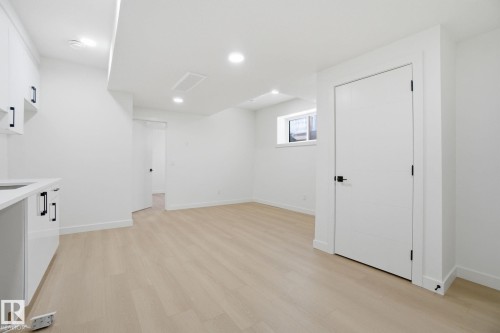 10725 70 Avenue, Edmonton, AB - Indoor Photo Showing Other Room