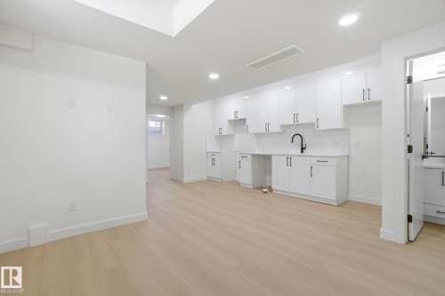 10725 70 Avenue, Edmonton, AB - Indoor