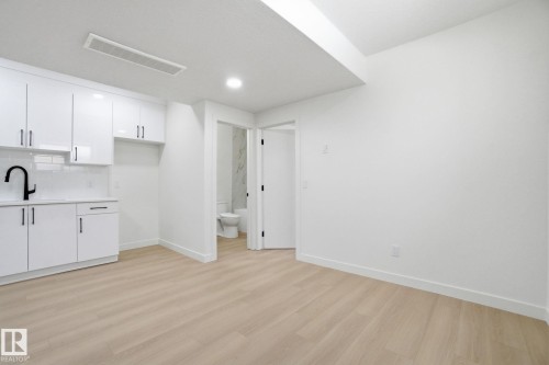 10725 70 Avenue, Edmonton, AB - Indoor