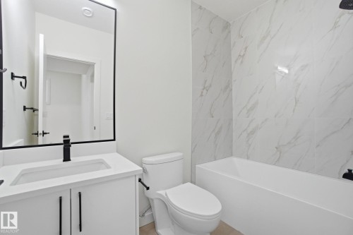 10725 70 Avenue, Edmonton, AB - Indoor Photo Showing Bathroom