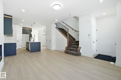 10725 70 Avenue, Edmonton, AB - Indoor