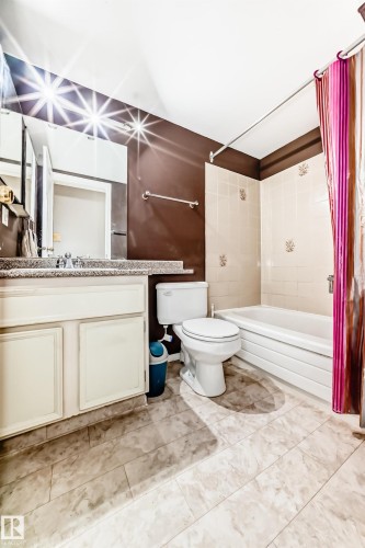 202 10731 84 Avenue, Edmonton, AB - Indoor Photo Showing Bathroom