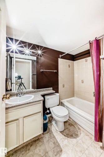 202 10731 84 Avenue, Edmonton, AB - Indoor Photo Showing Bathroom