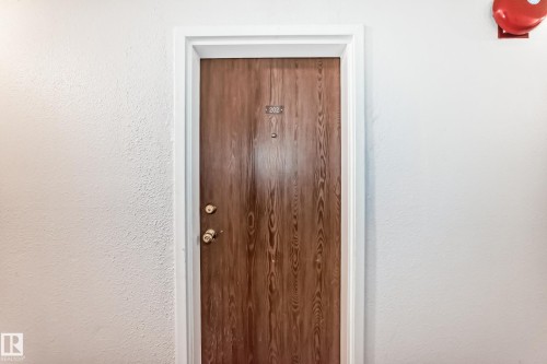 202 10731 84 Avenue, Edmonton, AB - Indoor Photo Showing Other Room