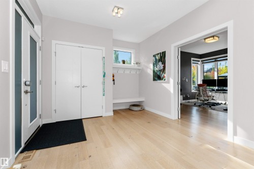 Foyer featuring light wood-type flooring and baseboards - 7404 May Common, Edmonton, AB - Indoor Photo Showing Other Room