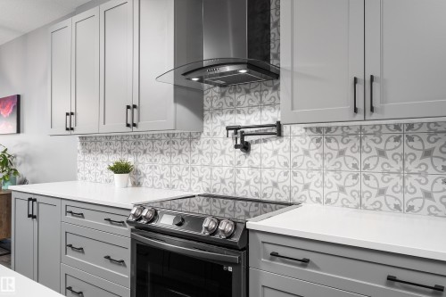 605 Boulder Wynd, Leduc, AB - Indoor Photo Showing Kitchen