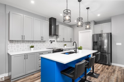 605 Boulder Wynd, Leduc, AB - Indoor Photo Showing Kitchen With Upgraded Kitchen