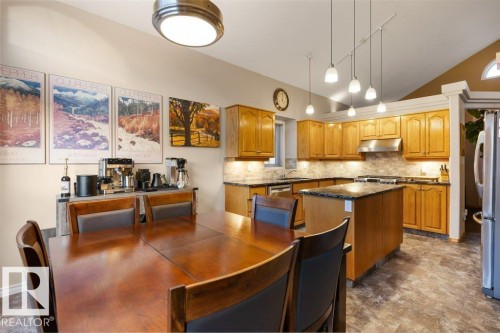 16 Oakmont Drive, St. Albert, AB - Indoor Photo Showing Kitchen With Upgraded Kitchen