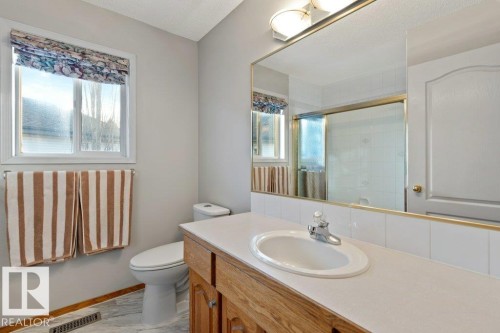 16 Oakmont Drive, St. Albert, AB - Indoor Photo Showing Bathroom