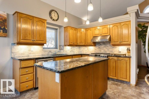 16 Oakmont Drive, St. Albert, AB - Indoor Photo Showing Kitchen With Upgraded Kitchen