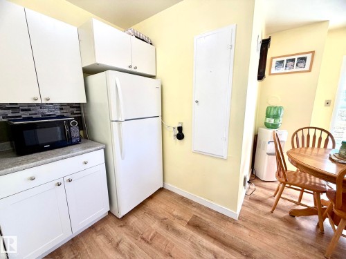 4811 51 Avenue, Lamont, AB - Indoor Photo Showing Kitchen