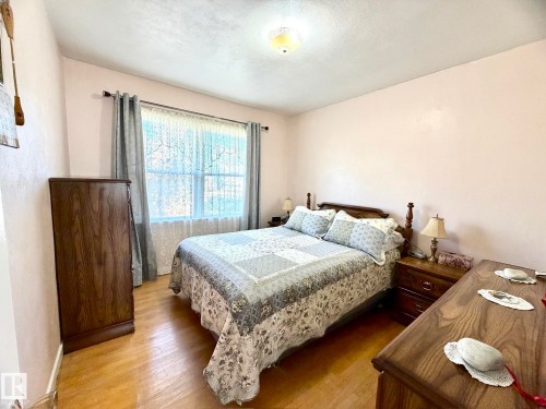 4811 51 Avenue, Lamont, AB - Indoor Photo Showing Bedroom