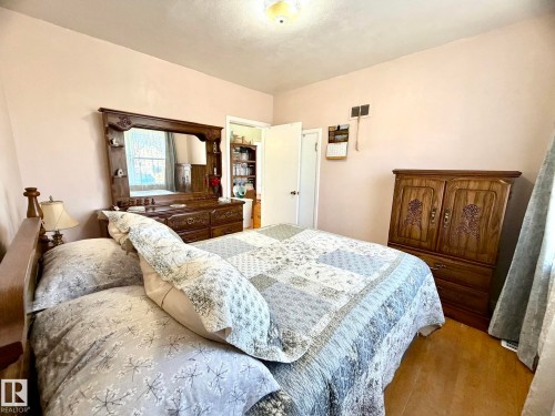 4811 51 Avenue, Lamont, AB - Indoor Photo Showing Bedroom
