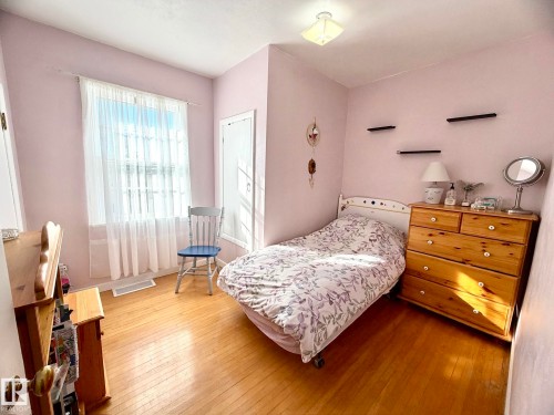 4811 51 Avenue, Lamont, AB - Indoor Photo Showing Bedroom