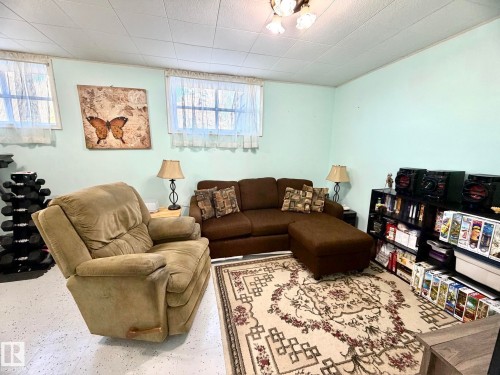 4811 51 Avenue, Lamont, AB - Indoor Photo Showing Living Room