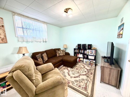 4811 51 Avenue, Lamont, AB - Indoor Photo Showing Living Room