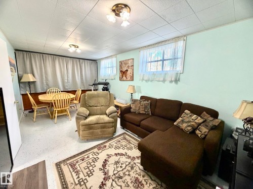 4811 51 Avenue, Lamont, AB - Indoor Photo Showing Living Room