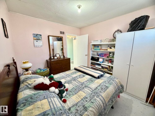 4811 51 Avenue, Lamont, AB - Indoor Photo Showing Bedroom