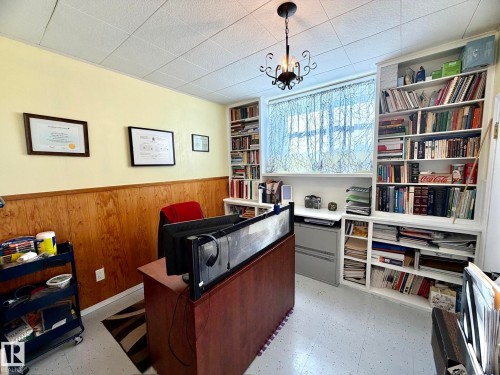 4811 51 Avenue, Lamont, AB - Indoor Photo Showing Other Room