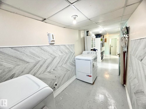 4811 51 Avenue, Lamont, AB - Indoor Photo Showing Laundry Room