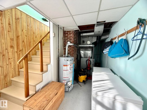 4811 51 Avenue, Lamont, AB - Indoor