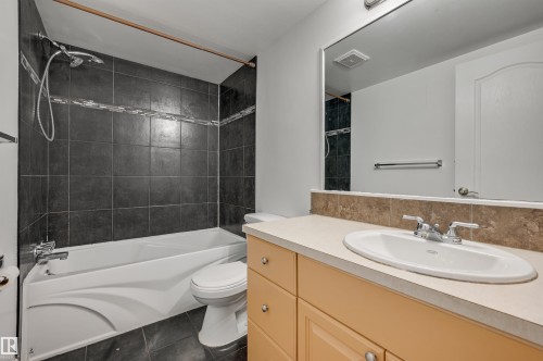105 10621 79 Avenue, Edmonton, AB - Indoor Photo Showing Bathroom