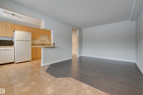 105 10621 79 Avenue, Edmonton, AB - Indoor Photo Showing Kitchen