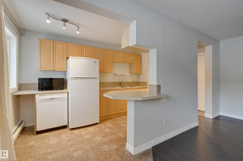 105 10621 79 Avenue, Edmonton, AB - Indoor Photo Showing Kitchen