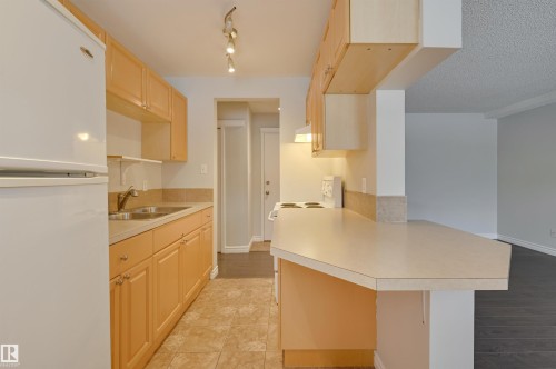 105 10621 79 Avenue, Edmonton, AB - Indoor Photo Showing Kitchen With Double Sink