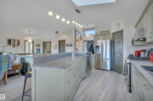 115 Parkside Drive, Wetaskiwin, AB - Indoor Photo Showing Kitchen With Stainless Steel Kitchen