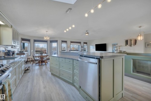 115 Parkside Drive, Wetaskiwin, AB - Indoor Photo Showing Kitchen With Upgraded Kitchen