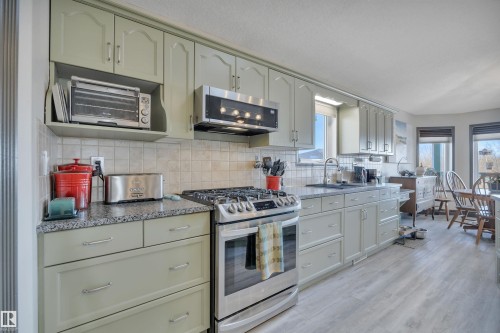 115 Parkside Drive, Wetaskiwin, AB - Indoor Photo Showing Kitchen With Upgraded Kitchen