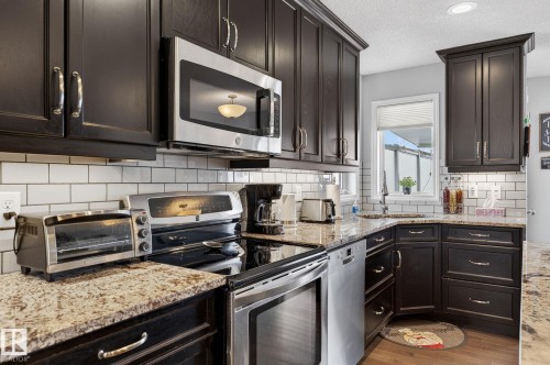 91 Westmews, Fort Saskatchewan, AB - Indoor Photo Showing Kitchen With Upgraded Kitchen