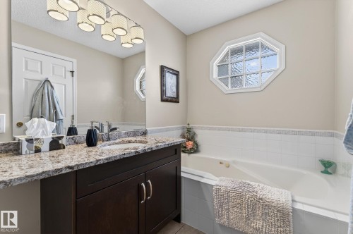 91 Westmews, Fort Saskatchewan, AB - Indoor Photo Showing Bathroom