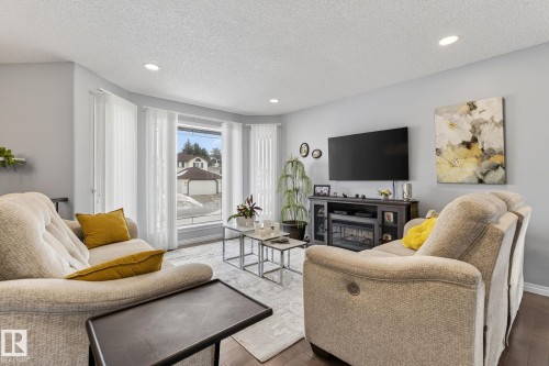 91 Westmews, Fort Saskatchewan, AB - Indoor Photo Showing Living Room