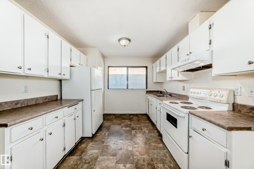 16912 101 Street, Edmonton, AB - Indoor Photo Showing Kitchen